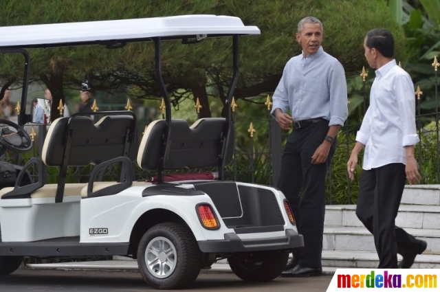 Obama sempat diajak Jokowi jalan-jalan dengan naik Golf Car di Istana Bogor © merdeka.com