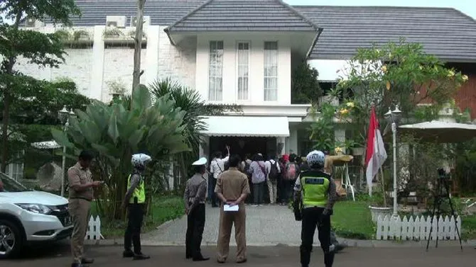 Raffi belum bayar pajak mobilnya? © Merdeka.com/Ronald