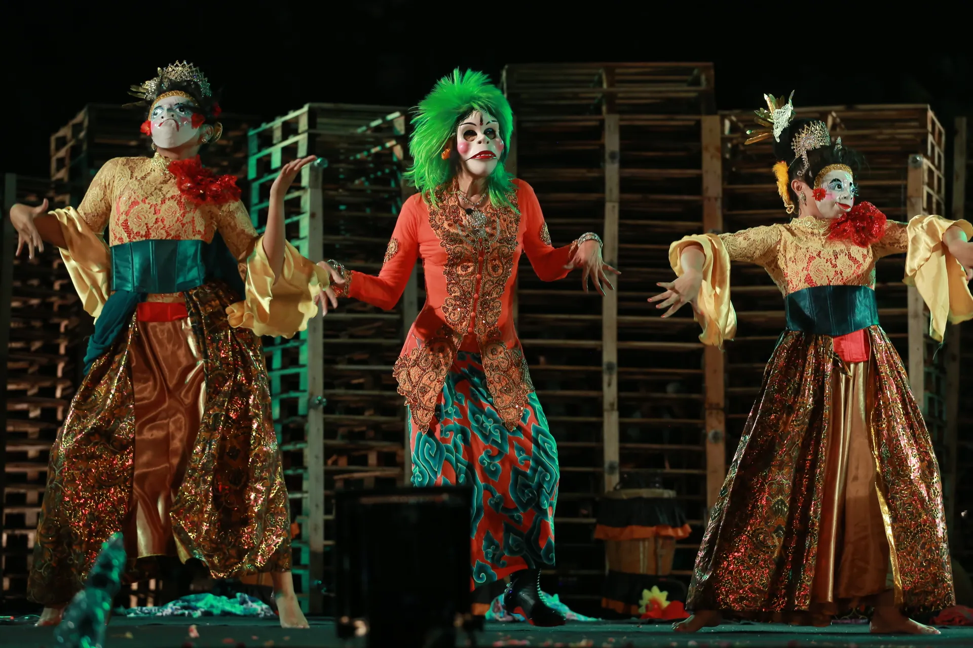 Selain band, berbagai jenis tarian dari sejumlah negara berbeda juga ditampilkan. ŠKapanLagi.com/Mathias Purwanto