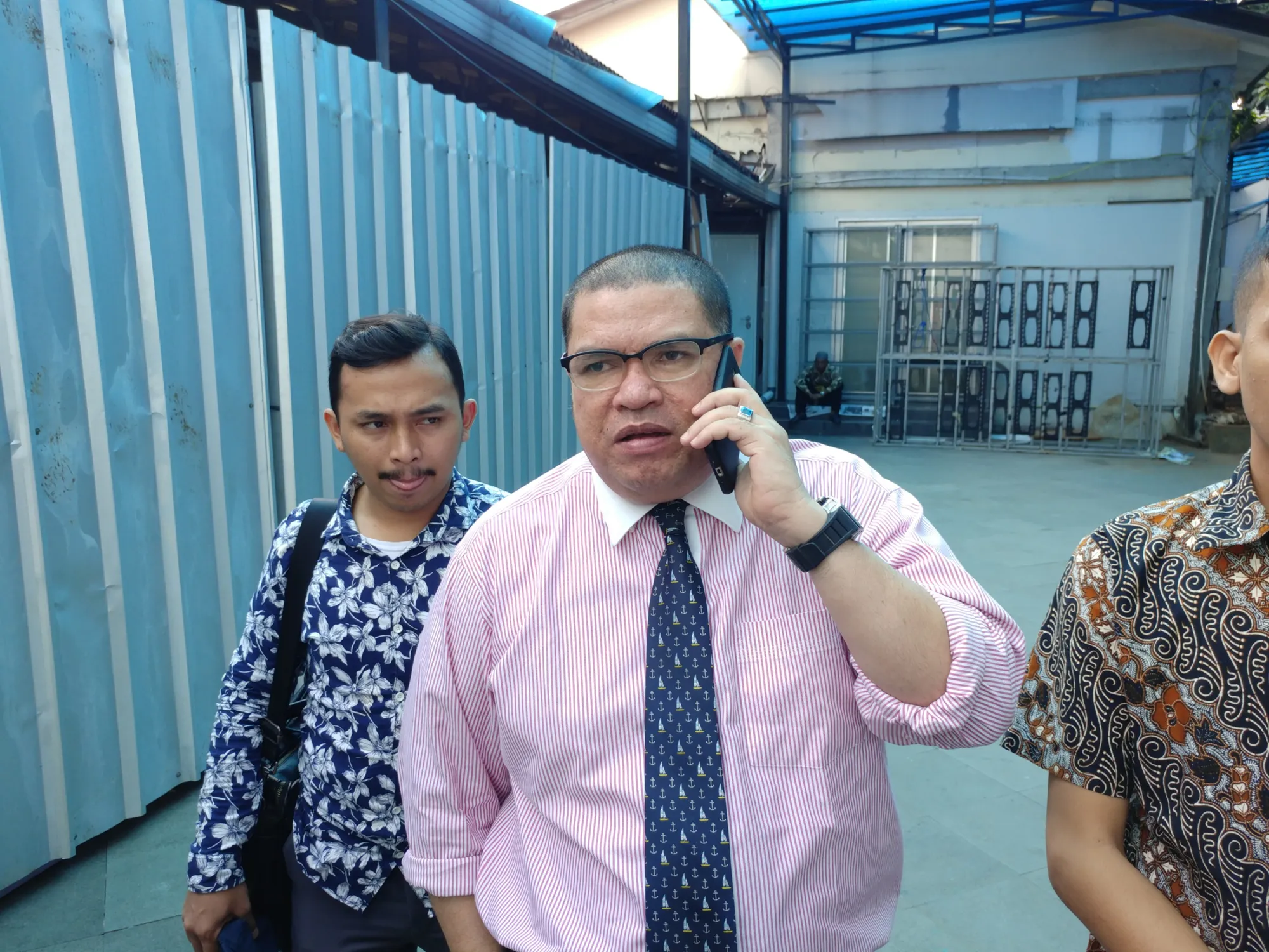 Razman ingin selamatkan rumah tangga Hendra dan Kalina / Credit: KapanLagi - Akbar Prabowo