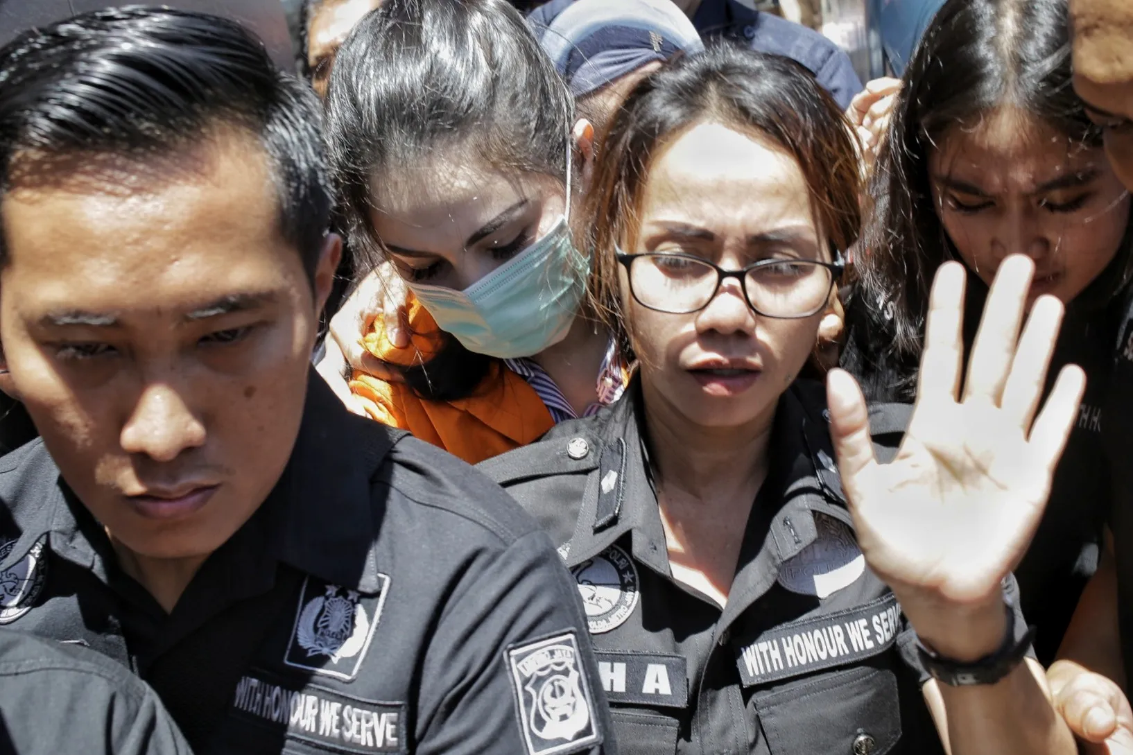 Jedunn saat tiba di Kejari © Bintang.com/Adrian Utama Putra