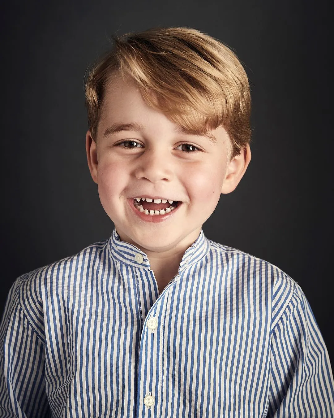 Pangeran George tampak begitu lucu di foto yang dirilis Kerajaan Inggris © Instagram.com/kensingtonroyal