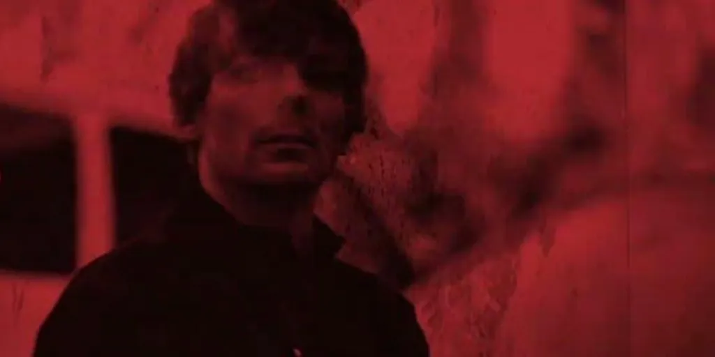 Louis Tomlinson - Holding On To Heartache