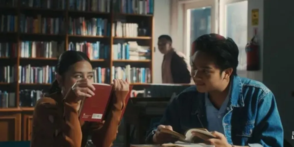 Daun Jatuh ft. Prilly Latuconsina - Tuk Singgah