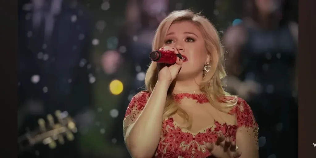 Kelly Clarkson - Underneath The Tree