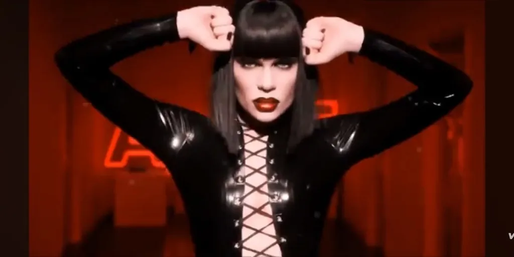 Jessie J - Man With The Bag