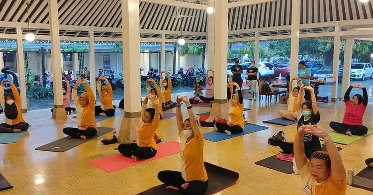 (c) Instagram/yoganep_solo