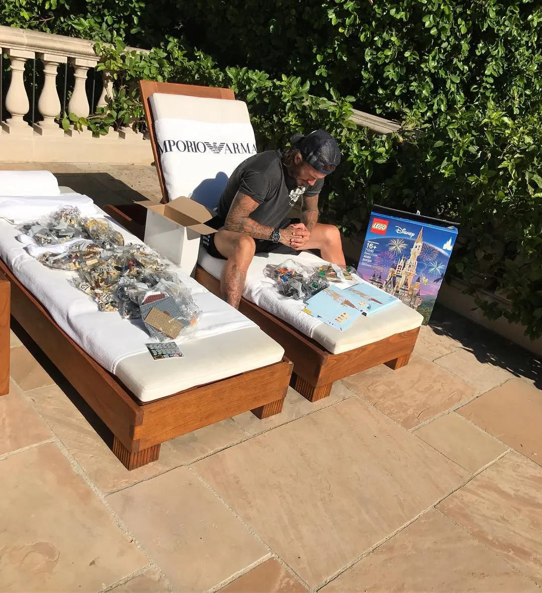 David Beckham butuh waktu sekitar 1 minggu untuk membuat istana mainan © Instagram.com/davidbeckham