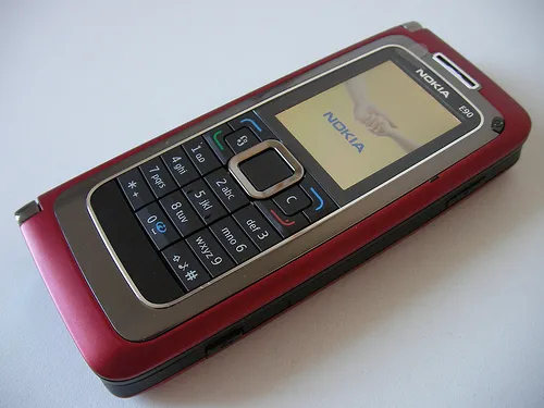Handphone Nokie E 90. ©flickr.com
