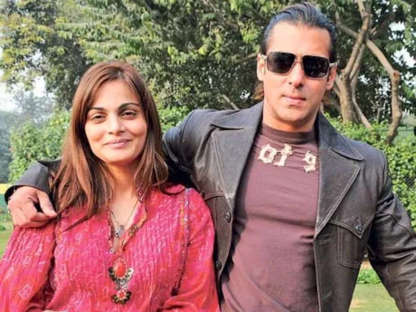 Salman Khan dan Alvira @oneindia.in