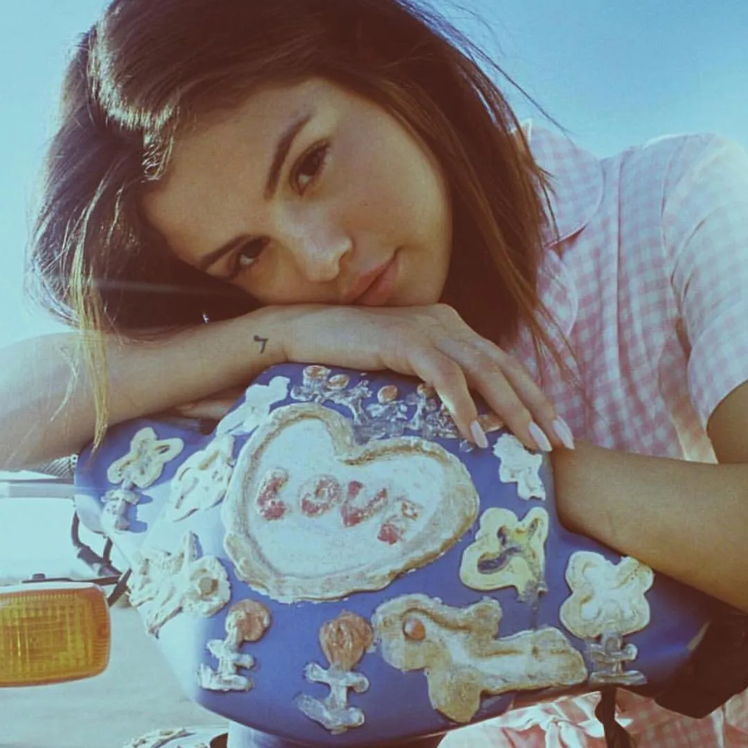 Selena bukan tipe orang yang anti sosial © Instagram.com/selenagomez