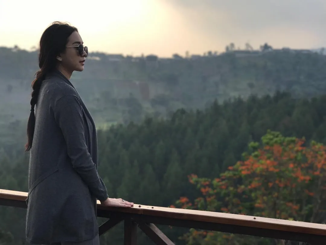 Aura Kasih termasuk artis yang pernah belajar di pesantren. 姆nstagram.com/aurakasih