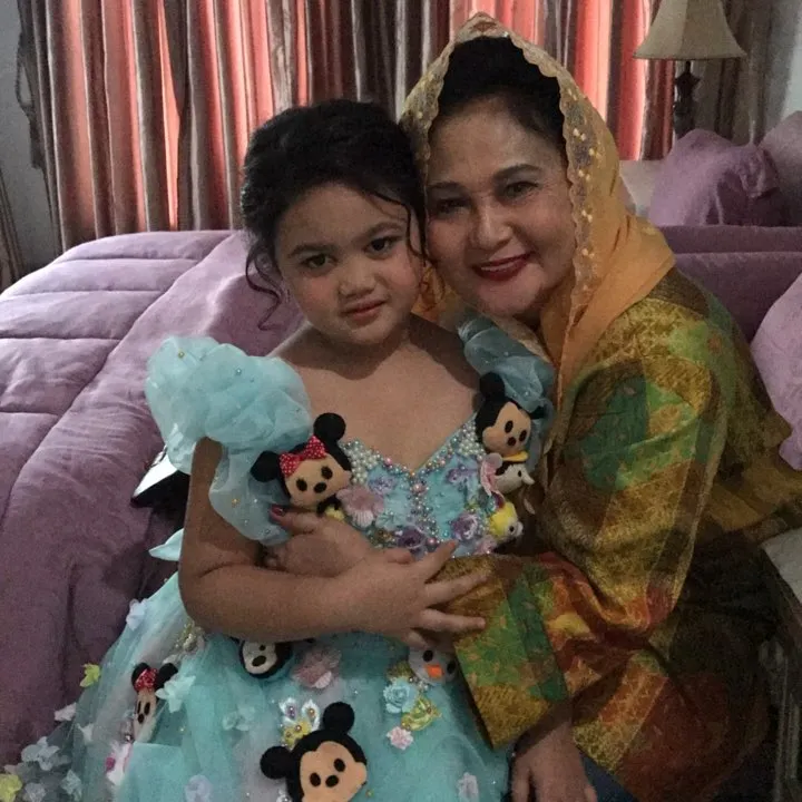 Happy birthday Rochmawati Widadiningsih! © Instagram/yunishara36