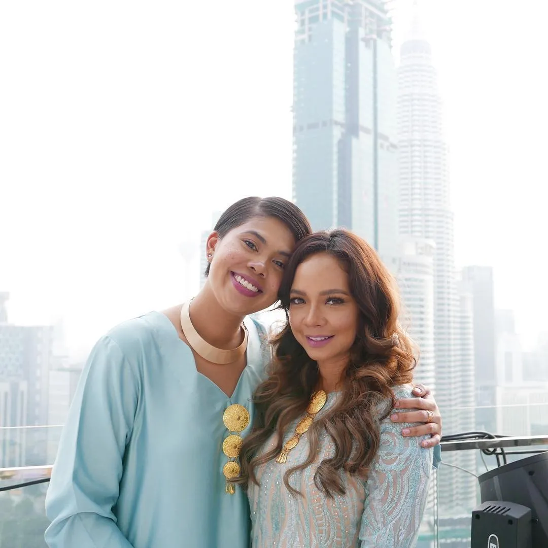 Niesa dan Nora, sahabat Bella © Instagram/noradanish