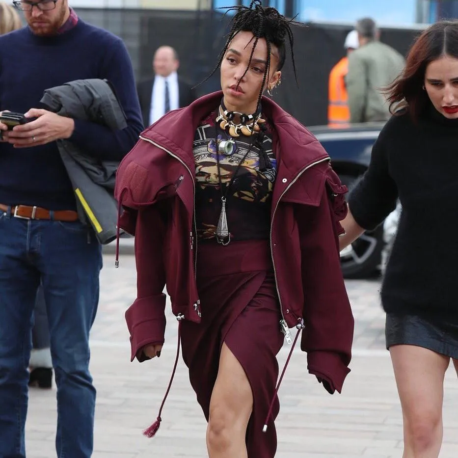 FKA Twigs tampil unik di LFW © Instagram.com/twigsfans