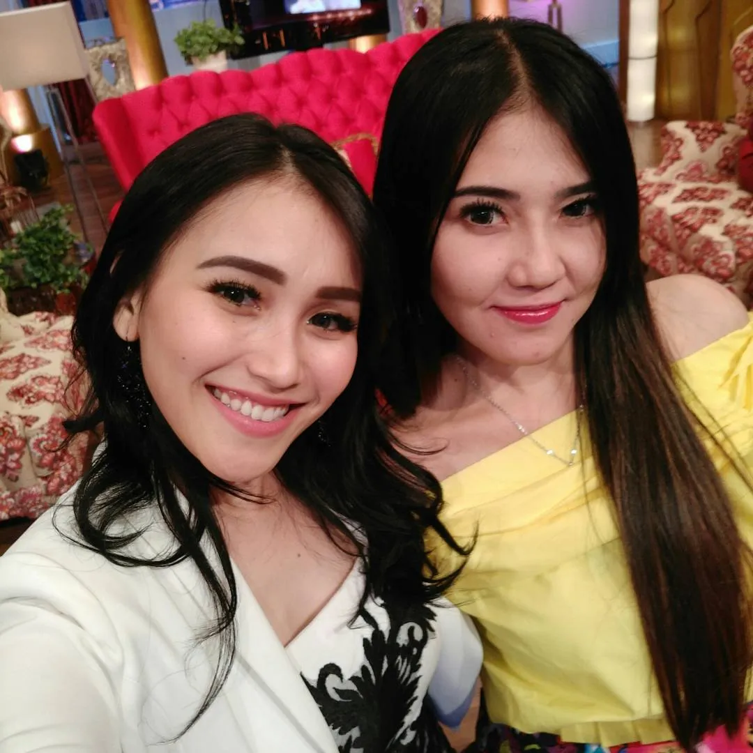 Ayu Ting Ting mengaku santai saja dengan kehadiran Via Vallen di industri hiburan tanah air. ©instagram.com/ayutingting92