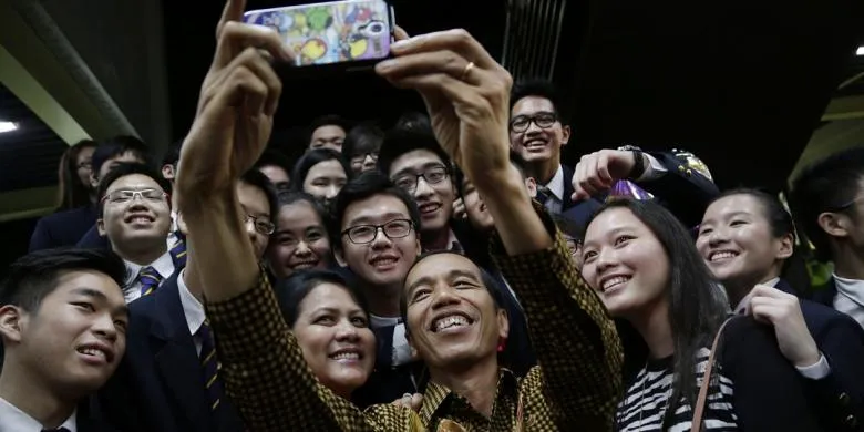 Hadiri Wisuda Kaesang di Singapura, Jokowi Jadi Sasaran 