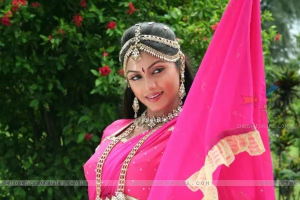 Sayantani saat menjelma jadi Amrita, si Dewi Ular di 'Naaginn'. @indian-forums