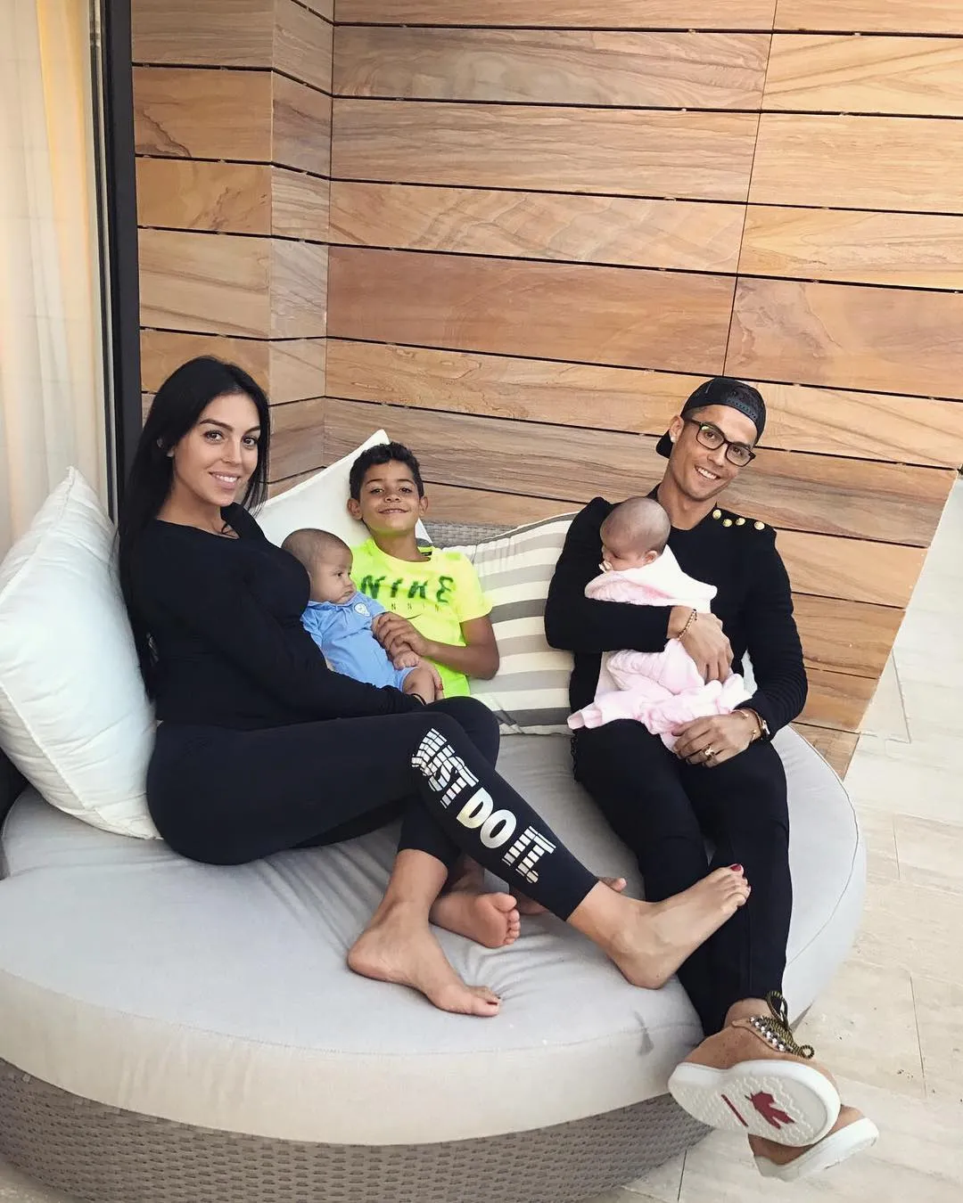 Kebahagiaan Georgina makin lengkap dengan kehadiran Alana Martina © instagram.com/georginagio