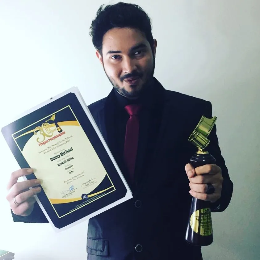 Donny Michael dapatkan penghargaan di FFB 2017. Šinstagram.com/donnymichael