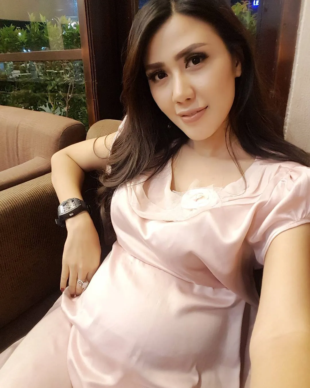 Rey Utami mendapat perlakuan yang tidak menyenangkan saat hamil © instagram.com/reyutami