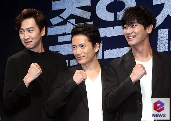 Joo Ji Hoon, Ji Sung dan Lee Kwang Soo saat menghadiri prescon 'GOOD FRIENDS' (12/6) @mwave.interest.me