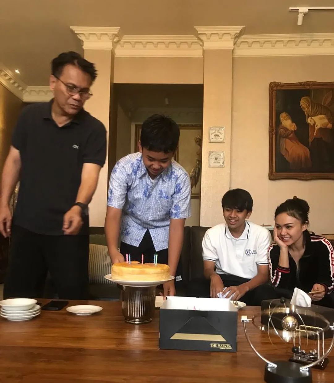 Yuni dan Henry tetap akrab © Instagram/yunishara36