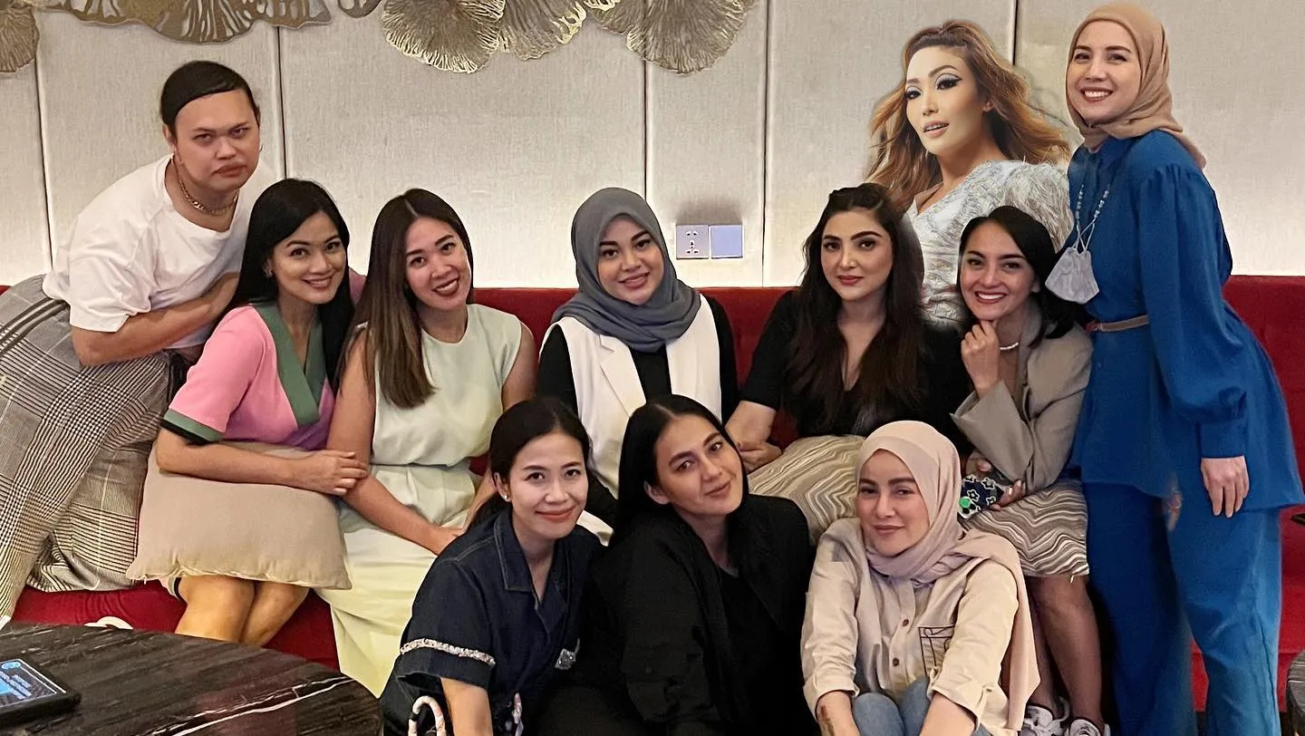 Beranggotakan Artis & Publik Figure