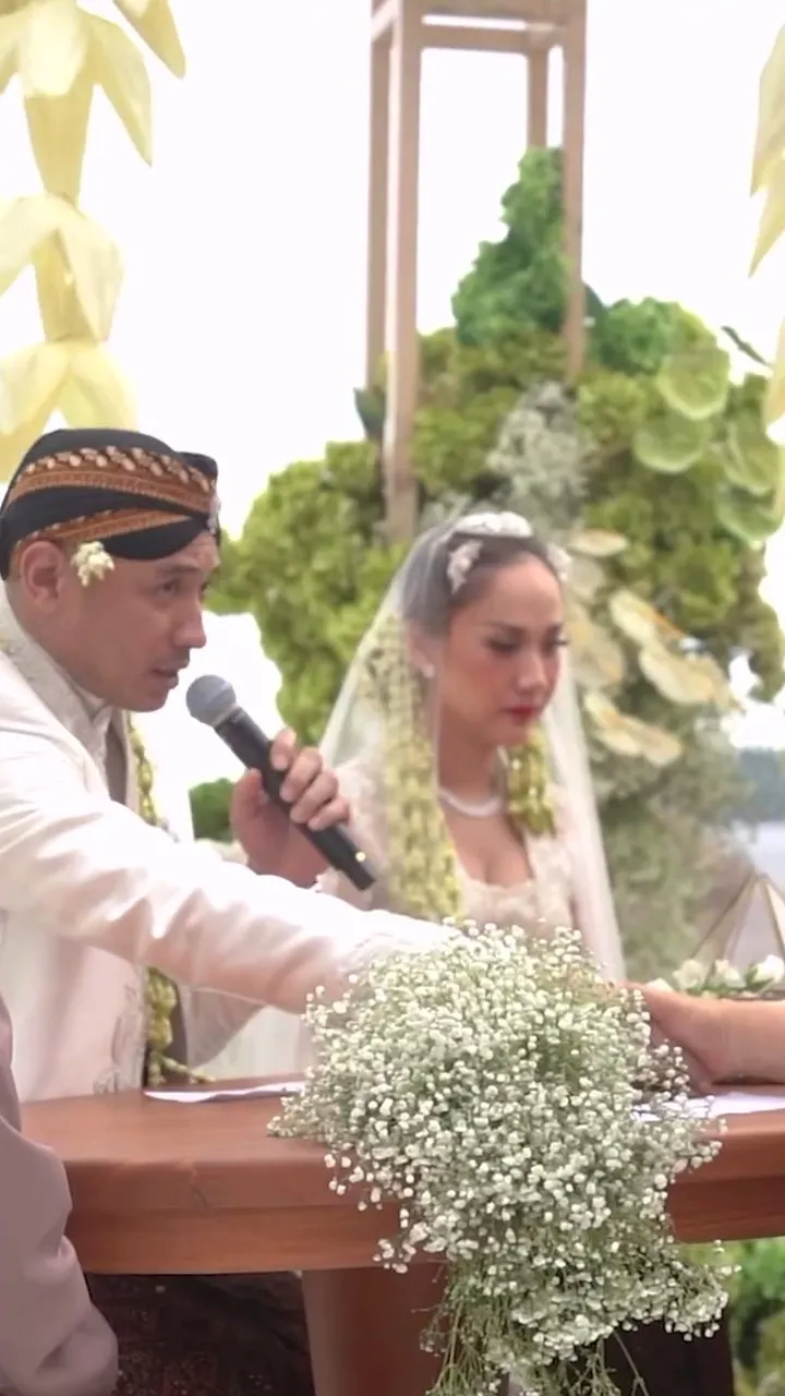 Potret pernikahan Bunga Citra Lestari dan Tiko Aryawardhana (credit: Instagram.com/itsmebcl)