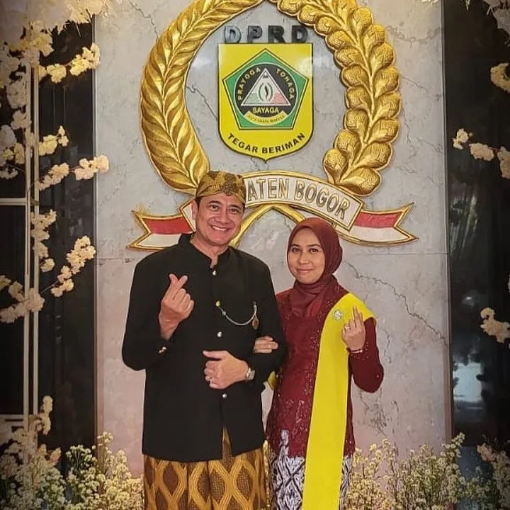 Potret ibu sambung Verrell Bramasta jadi anggota DPRD 3 periode (credit: Instagram.com/ir.ivanfadilla/)