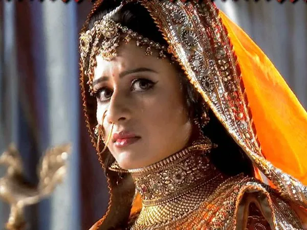 Pemeran ratu Jodha, Paridhi Sharma ternyata tak pandai bermain Facebook dan Twitter @filmibeat.com