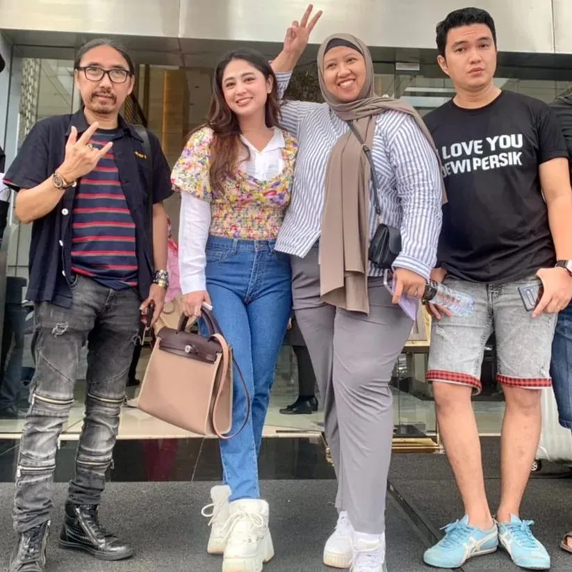 (credit: Instagram.com/dewiperssik9/)