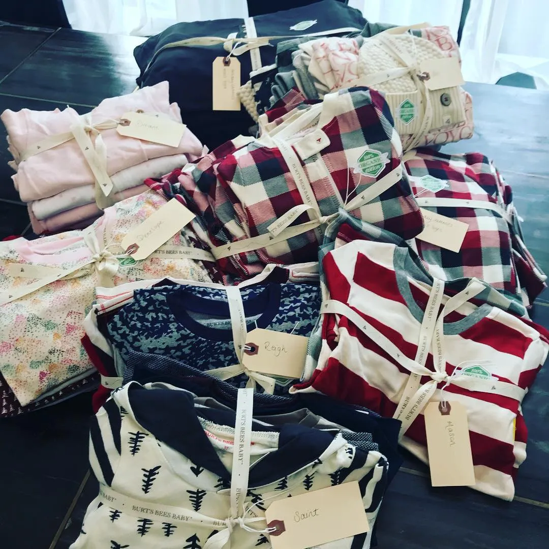 Foto piyama yang diunggah Kris Jenner © Instagram.com/krisjenner