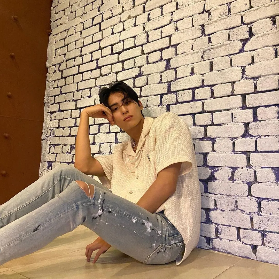 (credit: instagram/taeyang_0228)