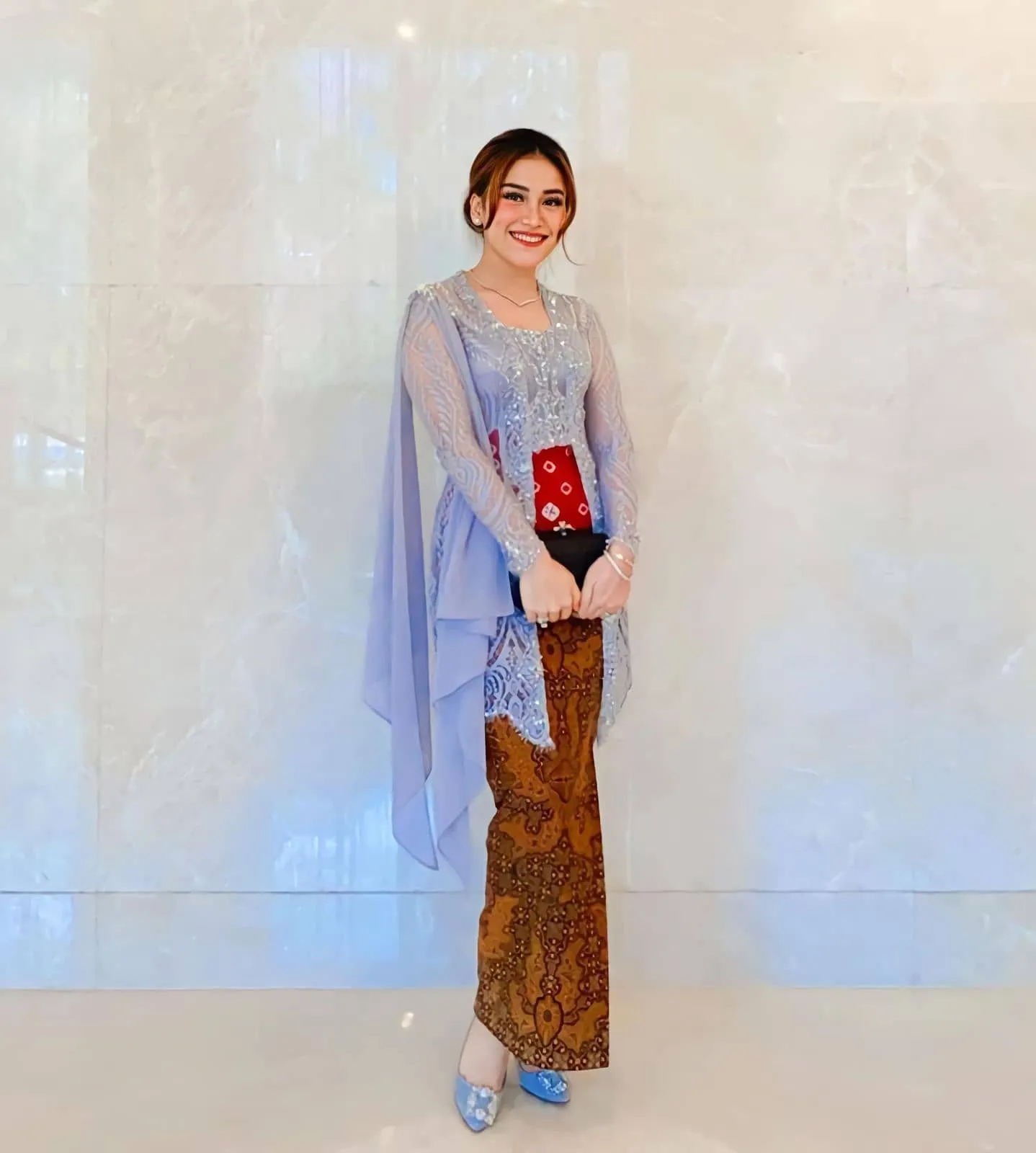 Dengan Kebaya