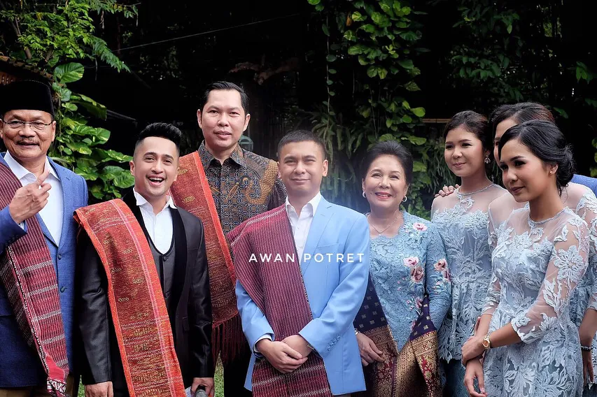 Irfan Hakim senang bisa jadi juru pantun Raditya Dika @ Instagram.com/irfanhakim75