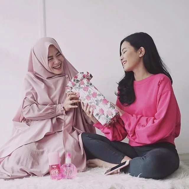 Jeha sangat kompak dengan sang ibunda. © Instagram.com/hanggini
