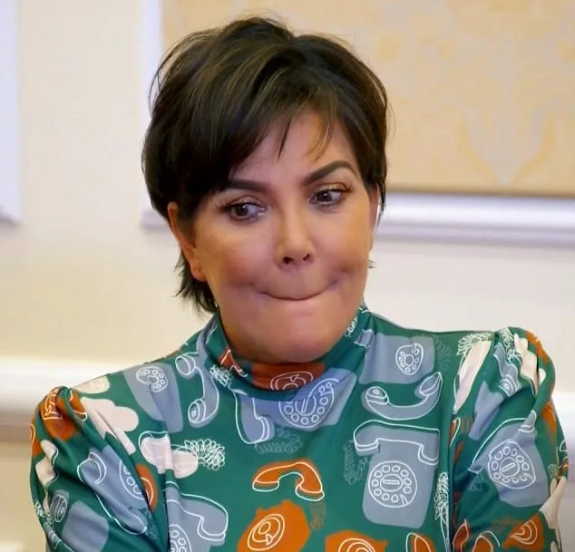 Kris Jenner ditegur karena mengalihkan pandangannya saat ditanya soal sex tape Kim. Credit: E!