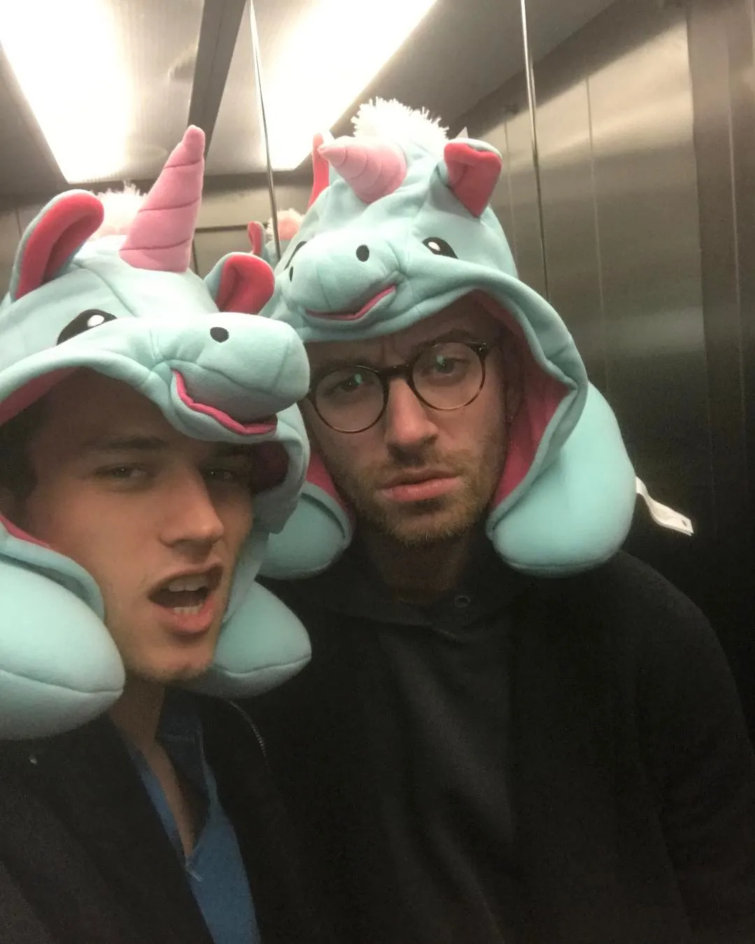 Brandon pose bareng Sam Smith. Credit: Instagram.com/flynagin11