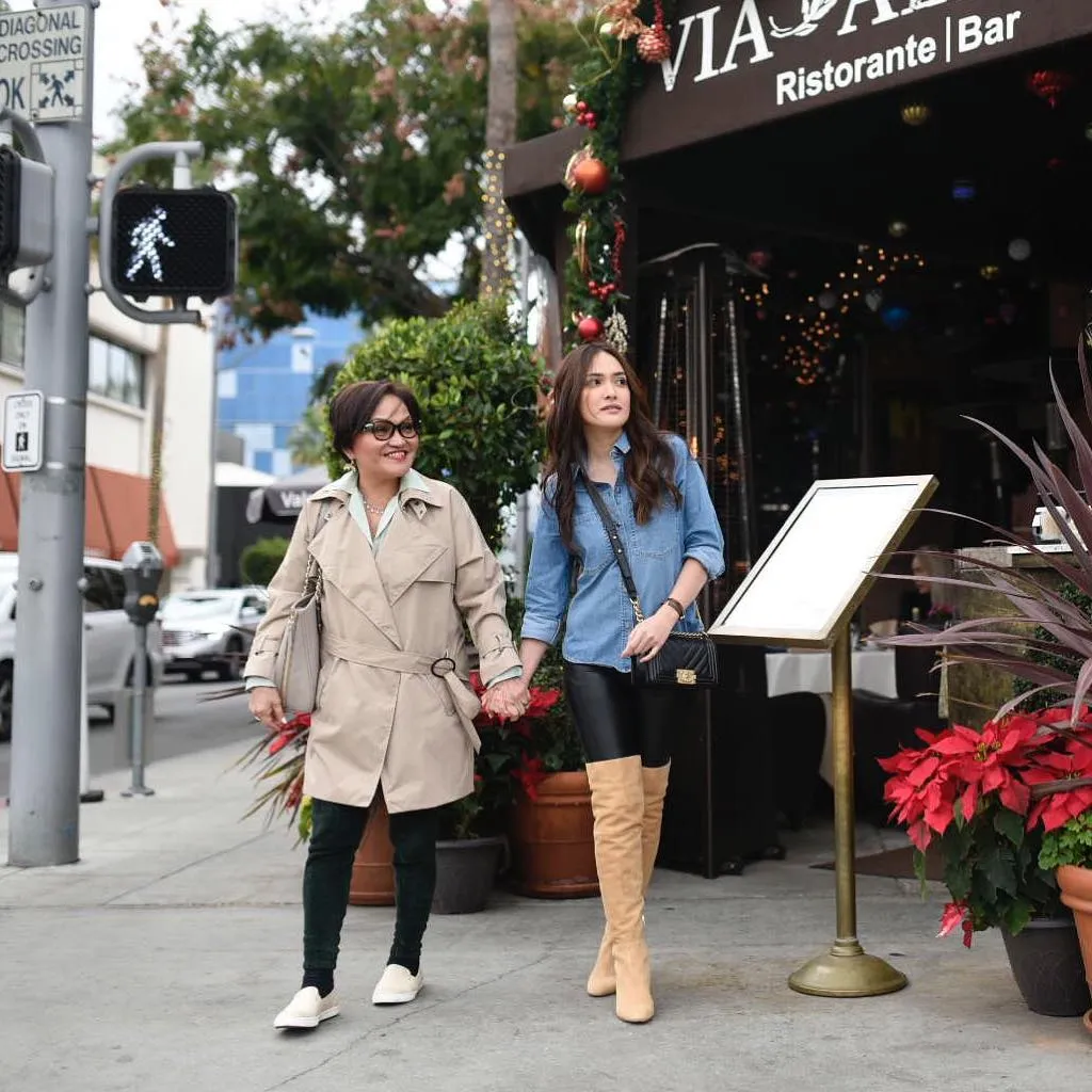 Nah kalau yang ini Shandy bersama sang ibunda / Credit: @shandyaulia