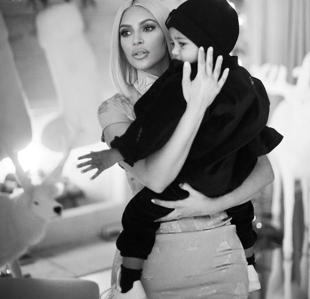Kim Kardashian ceritakan kondisi putranya. Credit: Instagram.com/kimkardashian