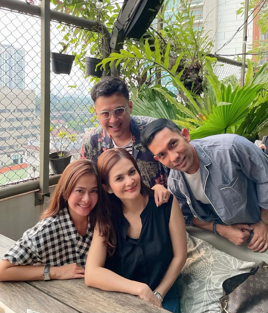 Potret Ersa Mayori, Cut Tary, Indra Herlambang, dan Uli Herdiansyah (Credit: Instagram/ersamayori)