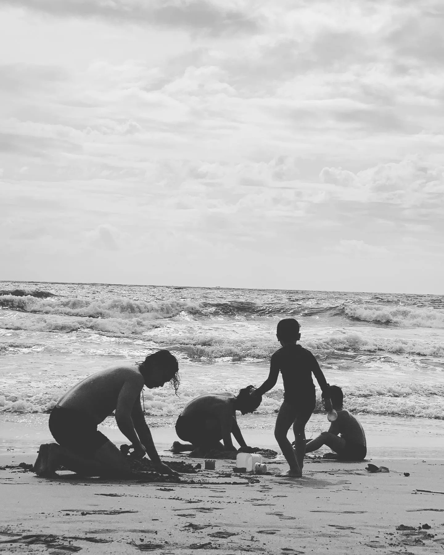 (credit: instagram.com/fifikaramoy)