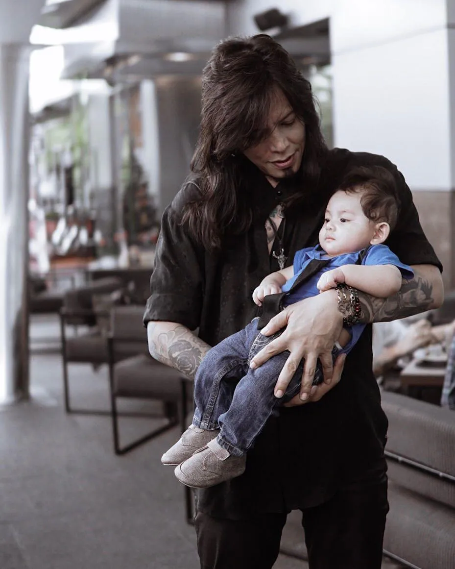 Ovy ajak sang cucu ke Hard Rock Cafe / Credit: @ovyrif