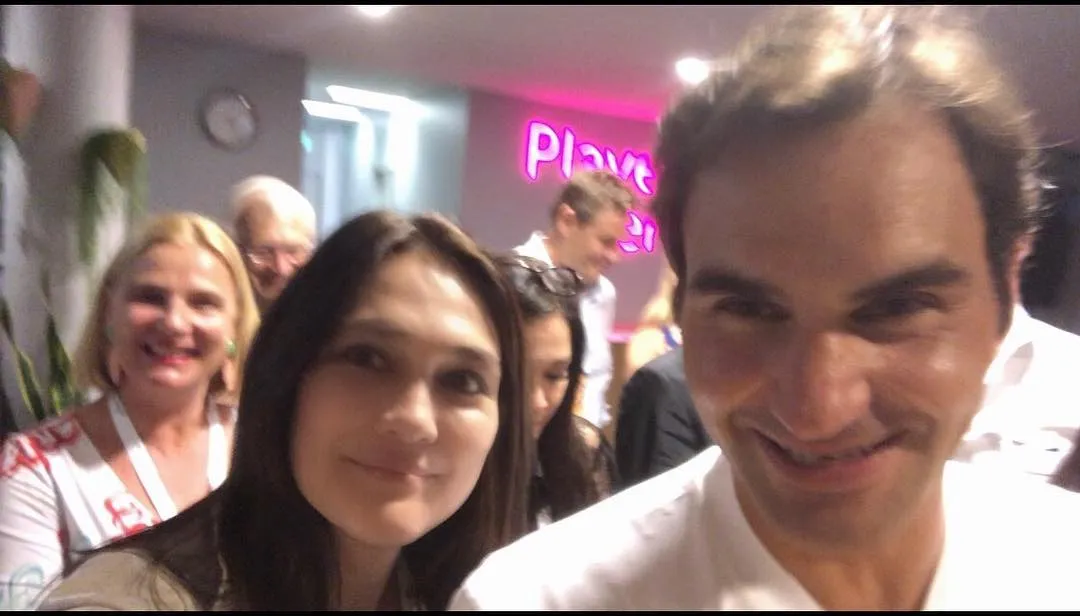 Selfie bareng Roger Federer, Luna dan rombongannya sempat memberikan selamat kepada Roger yang berhasil meraih 20 titles Grand Slam. cr: instagram.com/lunamaya