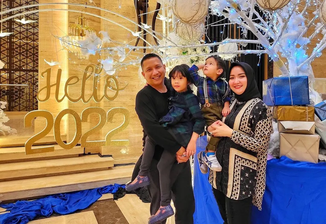 Potret Keluarga Winda Khair dan Achmad Zaki (Credit: Instagram/windakhair)