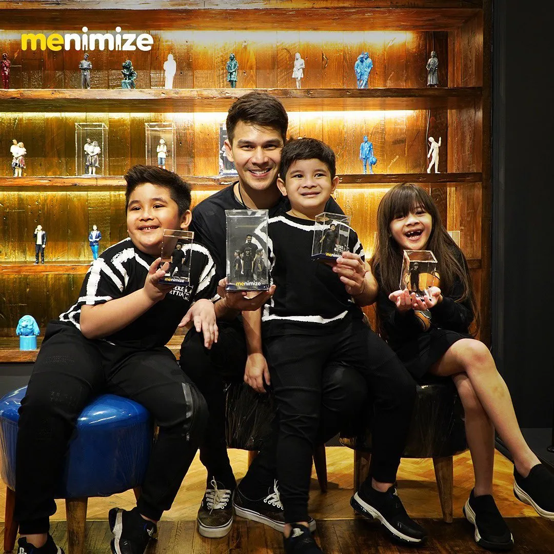 Jonathan Frizzy dan Ketiga Anaknya (Credit: Instagram/ijonkfrizzy)