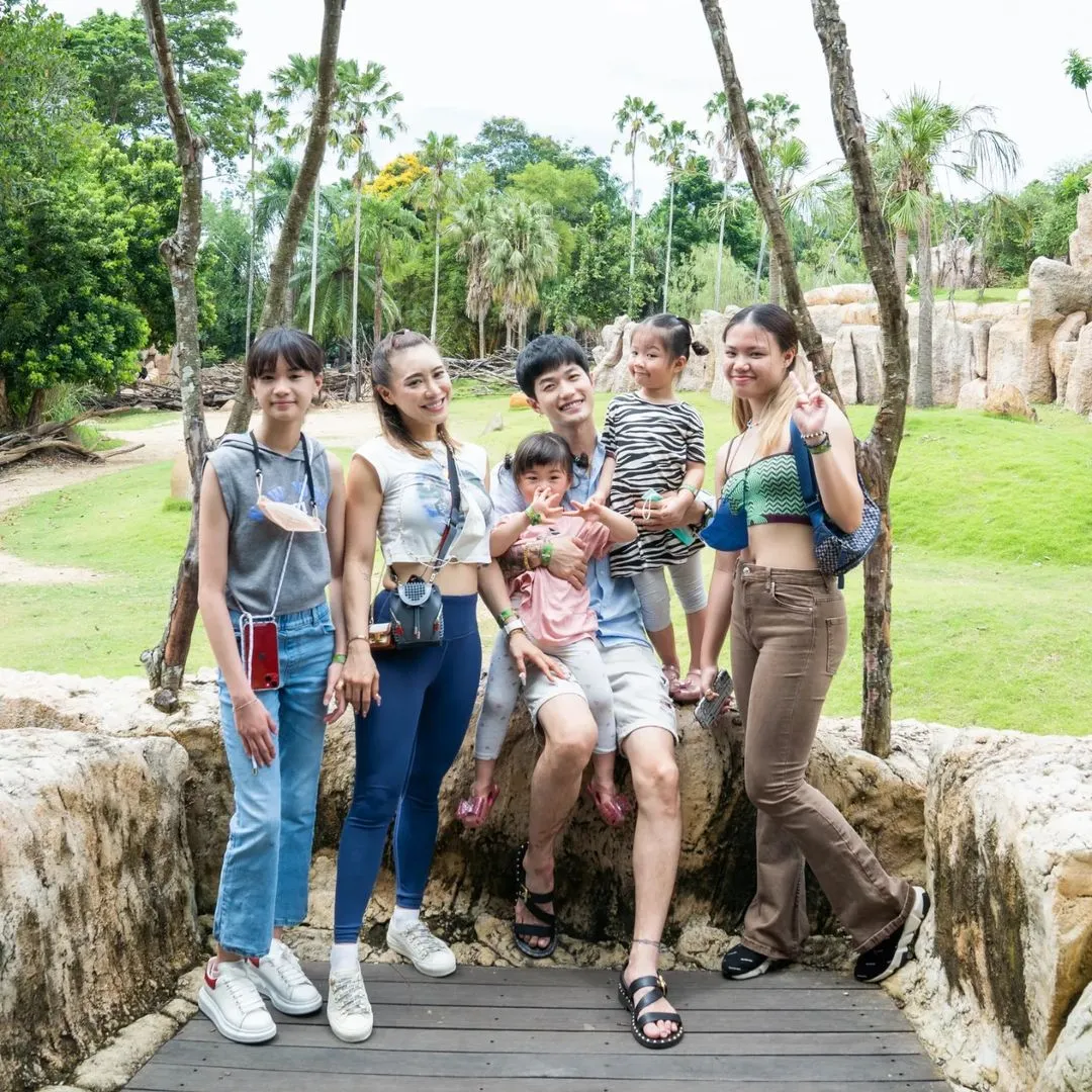 Keluarga Lee Jeong Hoon (Credit: Instagram/leejeonghoon)