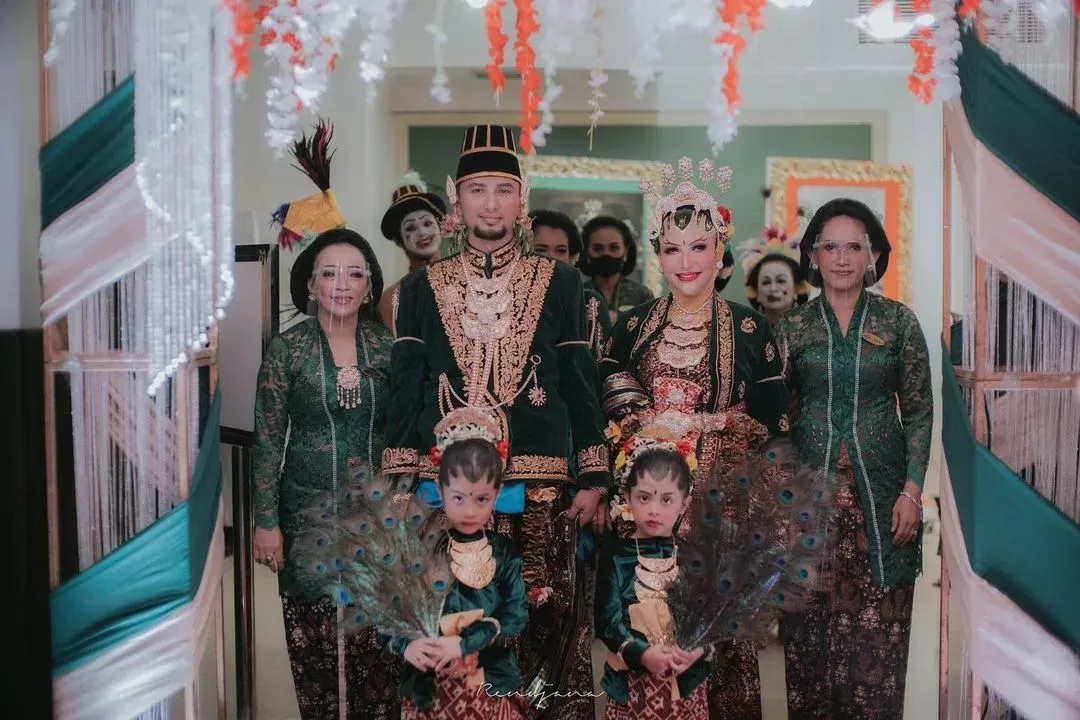 Potret Pernikahan Roro Fitria Bareng Suami (Credit: Instagram/roro.fitria1989)