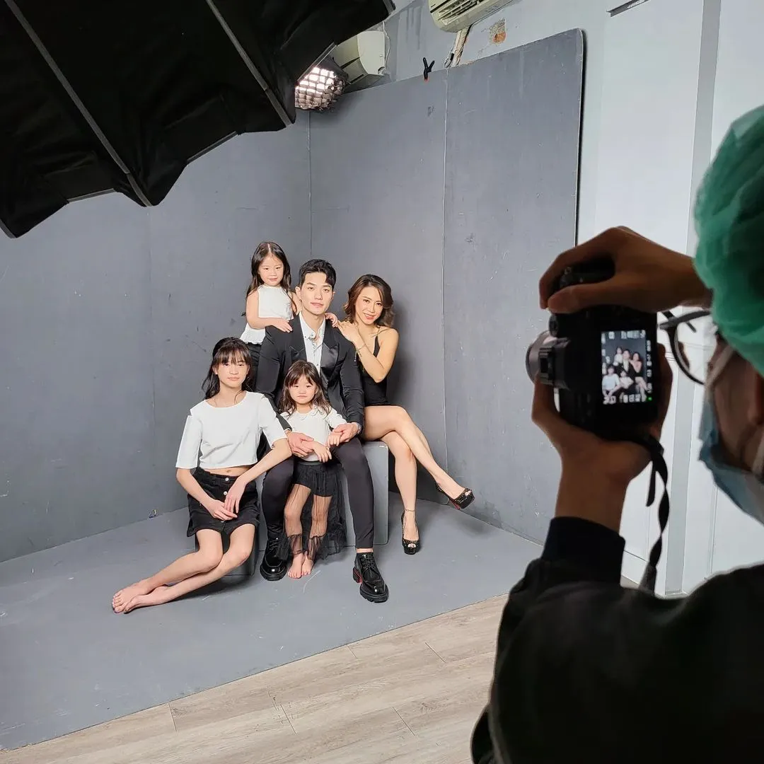 Keluarga Lee Jeong Hoon (Credit: Instagram/leejeonghoon)